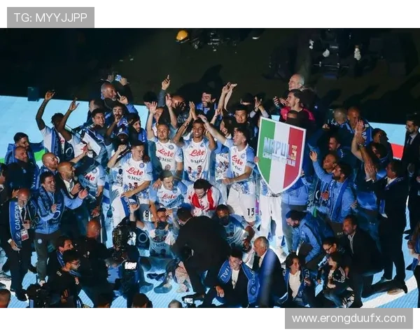 冠军球队与市民盛大见面共庆辉煌夺冠时刻欢呼全城同庆荣耀时分盛