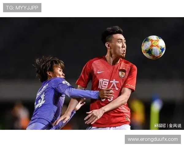 蓉城后防失误致失球广岛球员抓住机会扳平比分